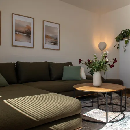 The Elegant Hideaway דירה