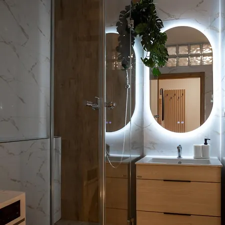 דירה The Elegant Hideaway Surany